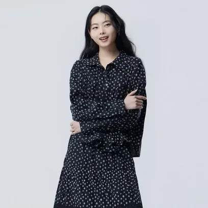 플라워 엠보 패턴 블라우스_BABL07611BK