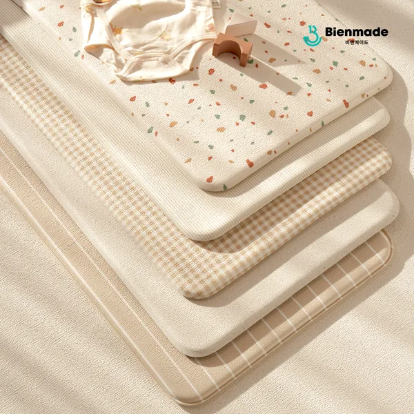 비엔메이드 디어매트 기저귀갈이대 교환대 전용 PVC 쿠션 엠보 방수 매트 출산선물 75 x 44 x1.4