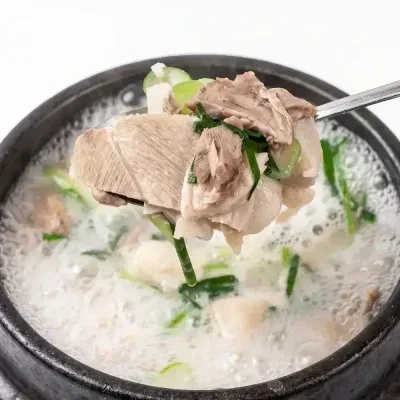옥구촌 돼지국밥 600g x 5팩+다대기 30g 5개/ 한우사골 한돈사골