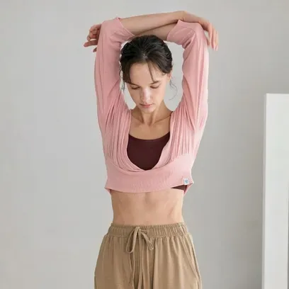 레이나모라 립 슬릿 넥 크롭 5부 슬리브 블랙