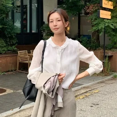 (더아이잗) 시폰 레이어 프릴넥 블라우스 IS9A0BL061