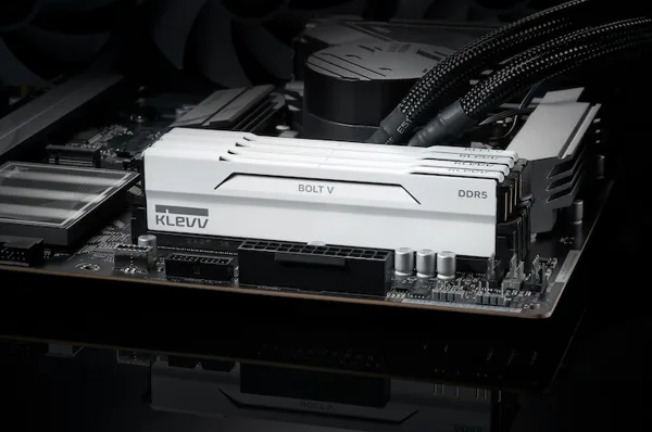한정수량_클레브 6400 CL32 BOLT V 화이트 AMD 패키지 32GB(16Gx2...