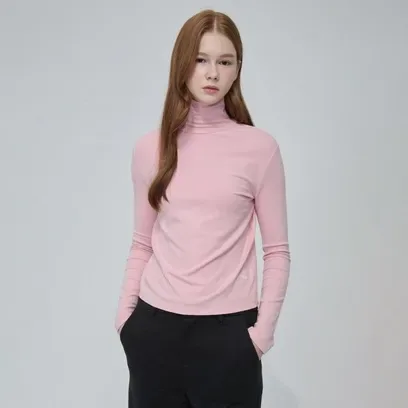 터틀넥 자수 긴팔 티셔츠-U1F42JTS010